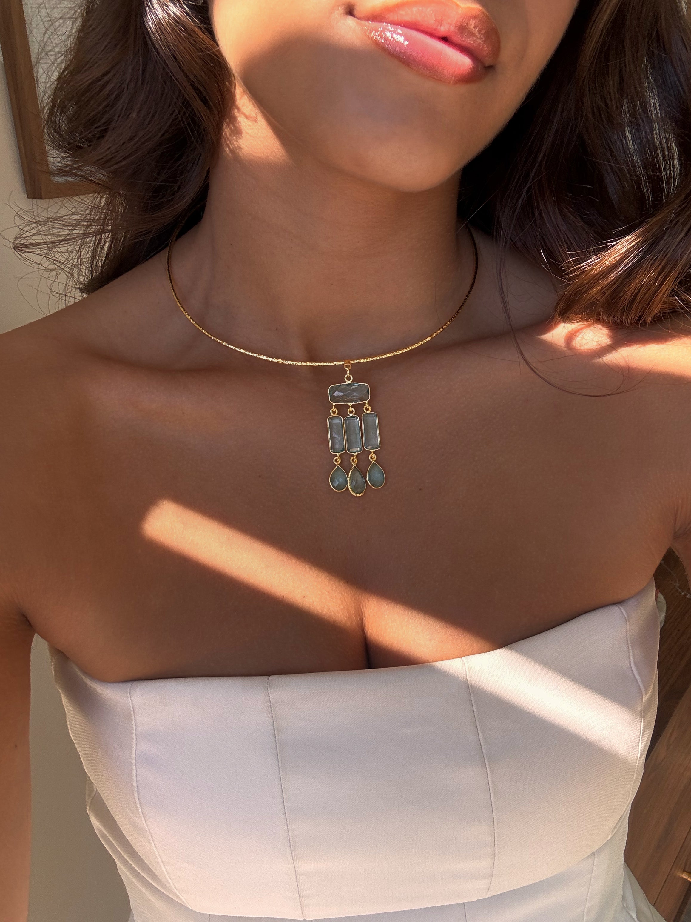Collier Sari ras de cou en pierres bleues – Collection Bohemia Adalima
