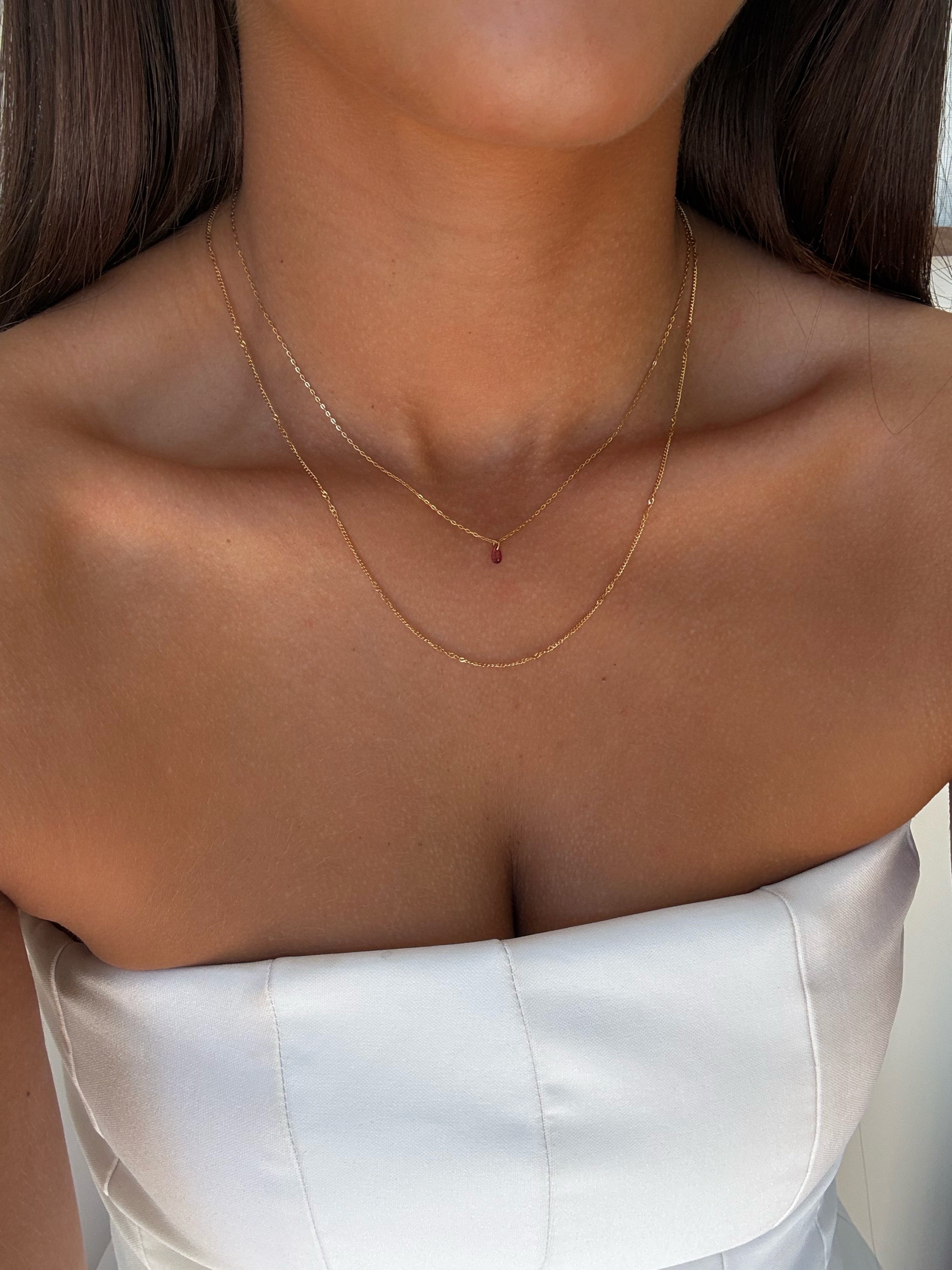 Collier Livia à strass en acier inoxydable doré – coloris Rouge – bijou Adalima