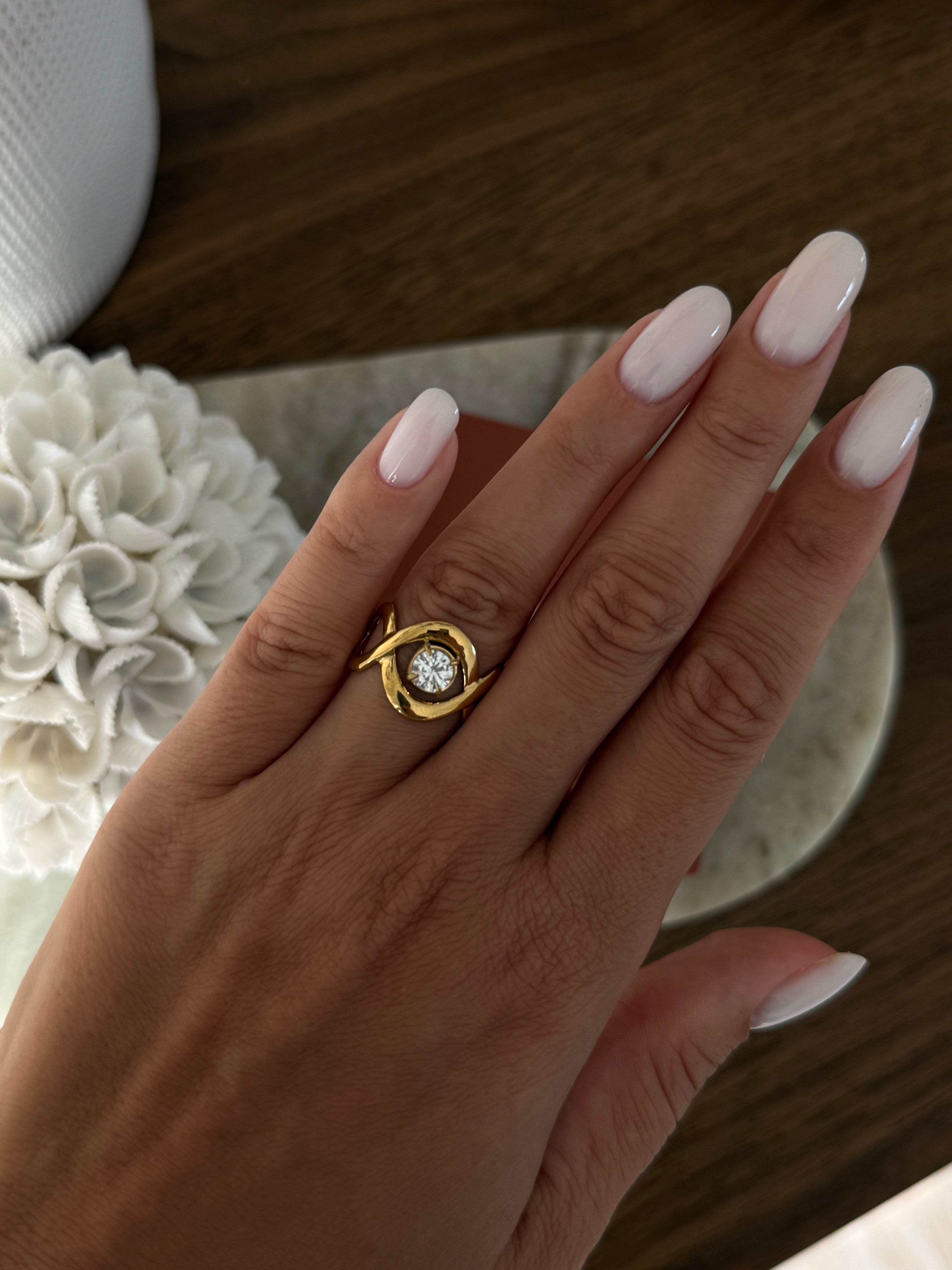 Bague Ivy à strass en acier inoxydable doré – bijou Adalima