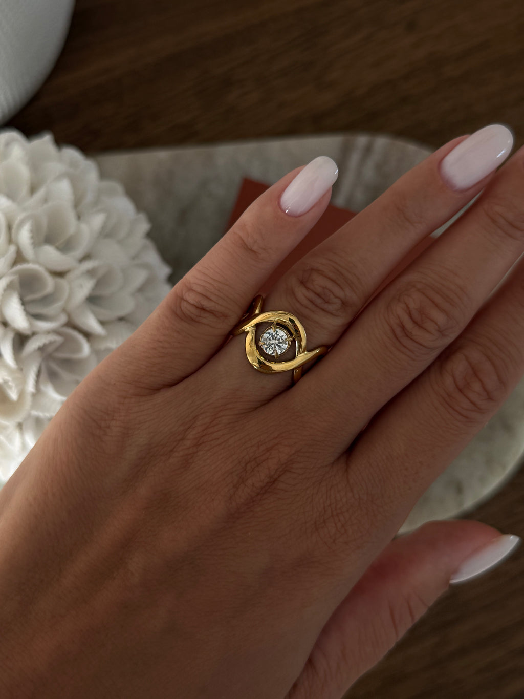 Bague Ivy à strass en acier inoxydable doré – bijou Adalima