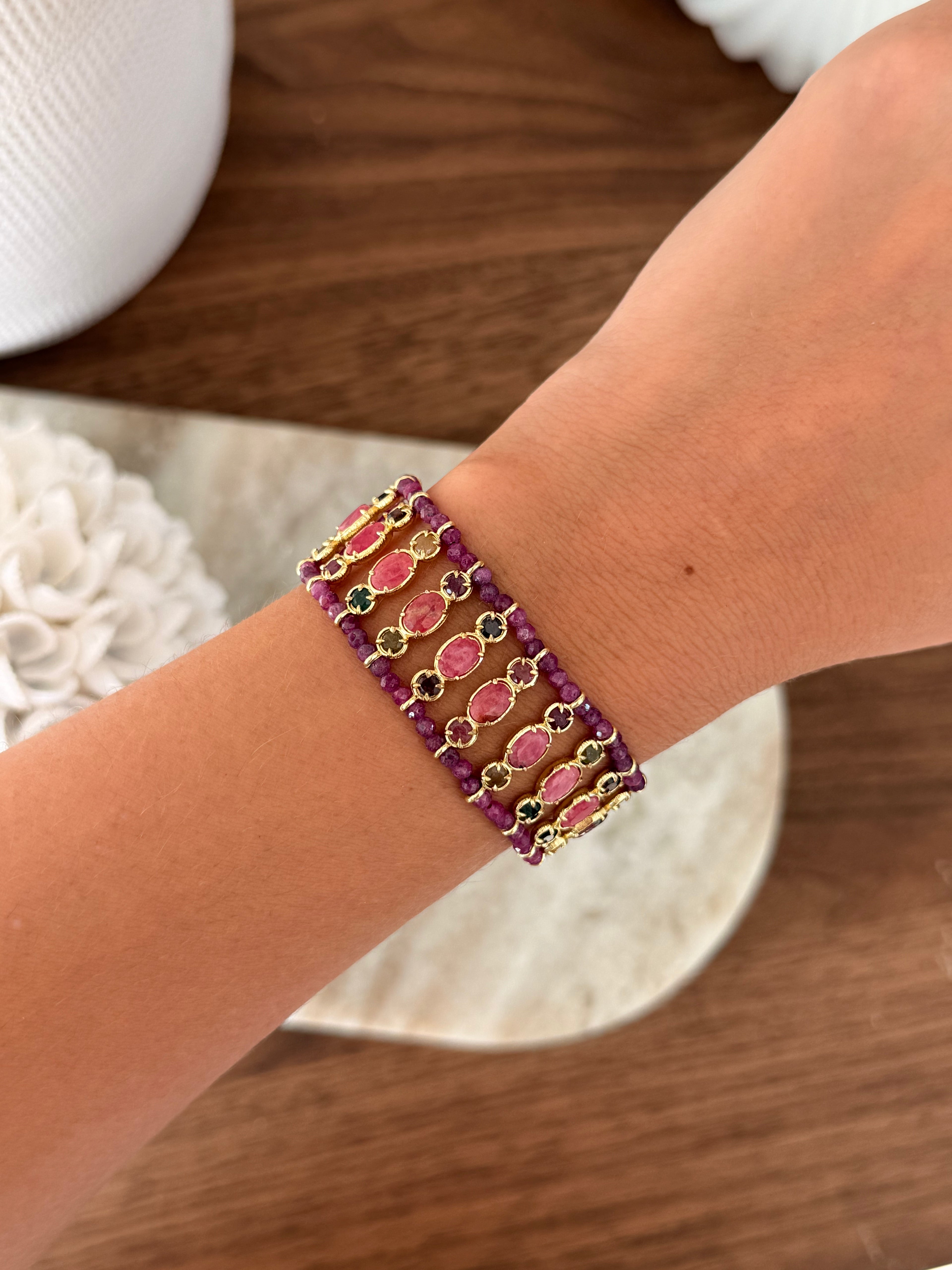 Bracelet Naise en pierres naturelles et acier inoxydable doré – coloris Grenat – bijou Adalima