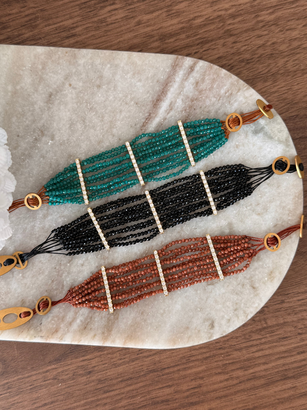 Bracelet Ariella en pierres naturelles et acier inoxydable doré – bijou Adalima