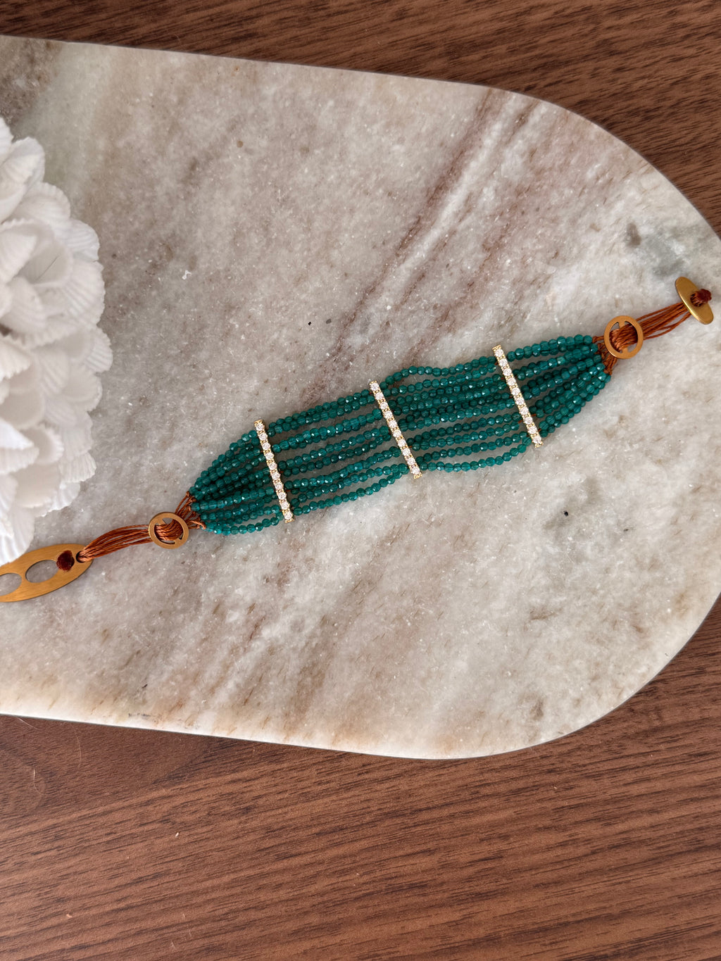 Bracelet Ariella en pierres naturelles et acier inoxydable doré – bijou Adalima