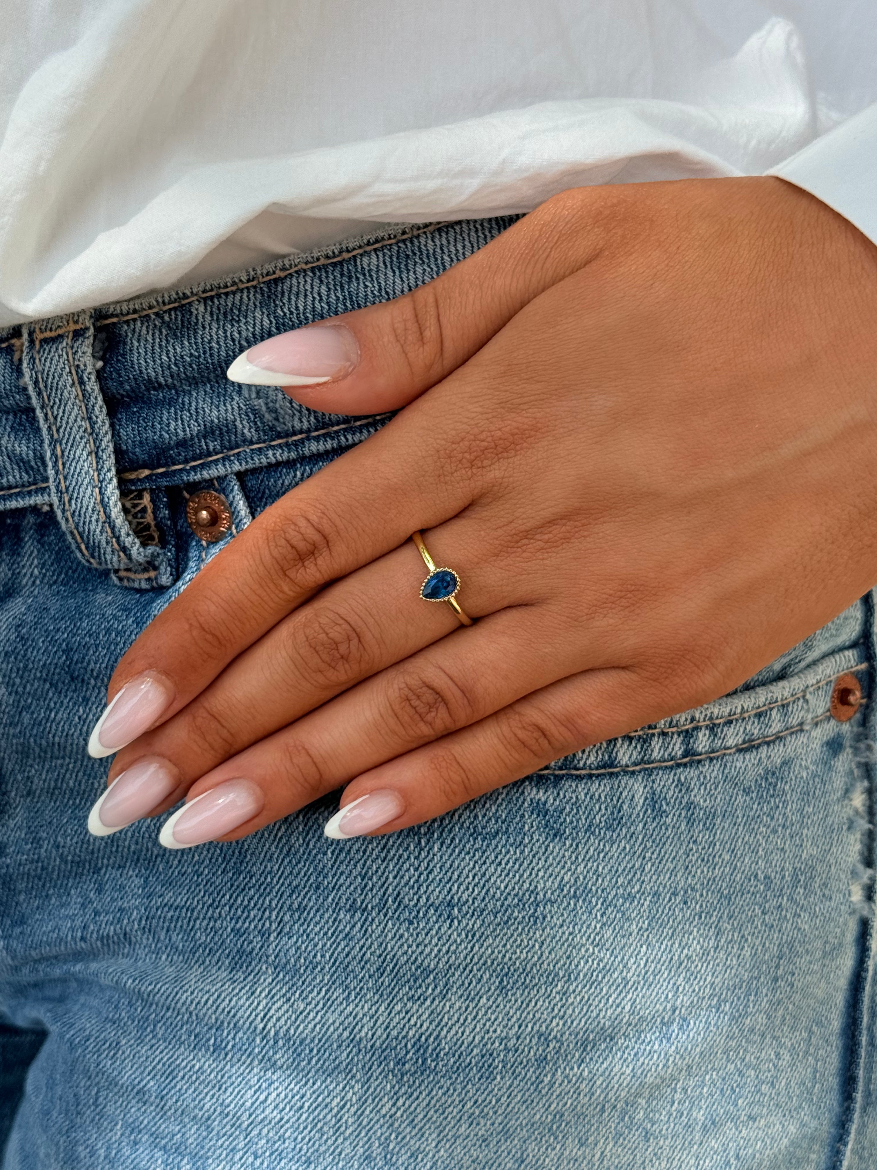 bague fine en forme de goutte colorée pour femmes