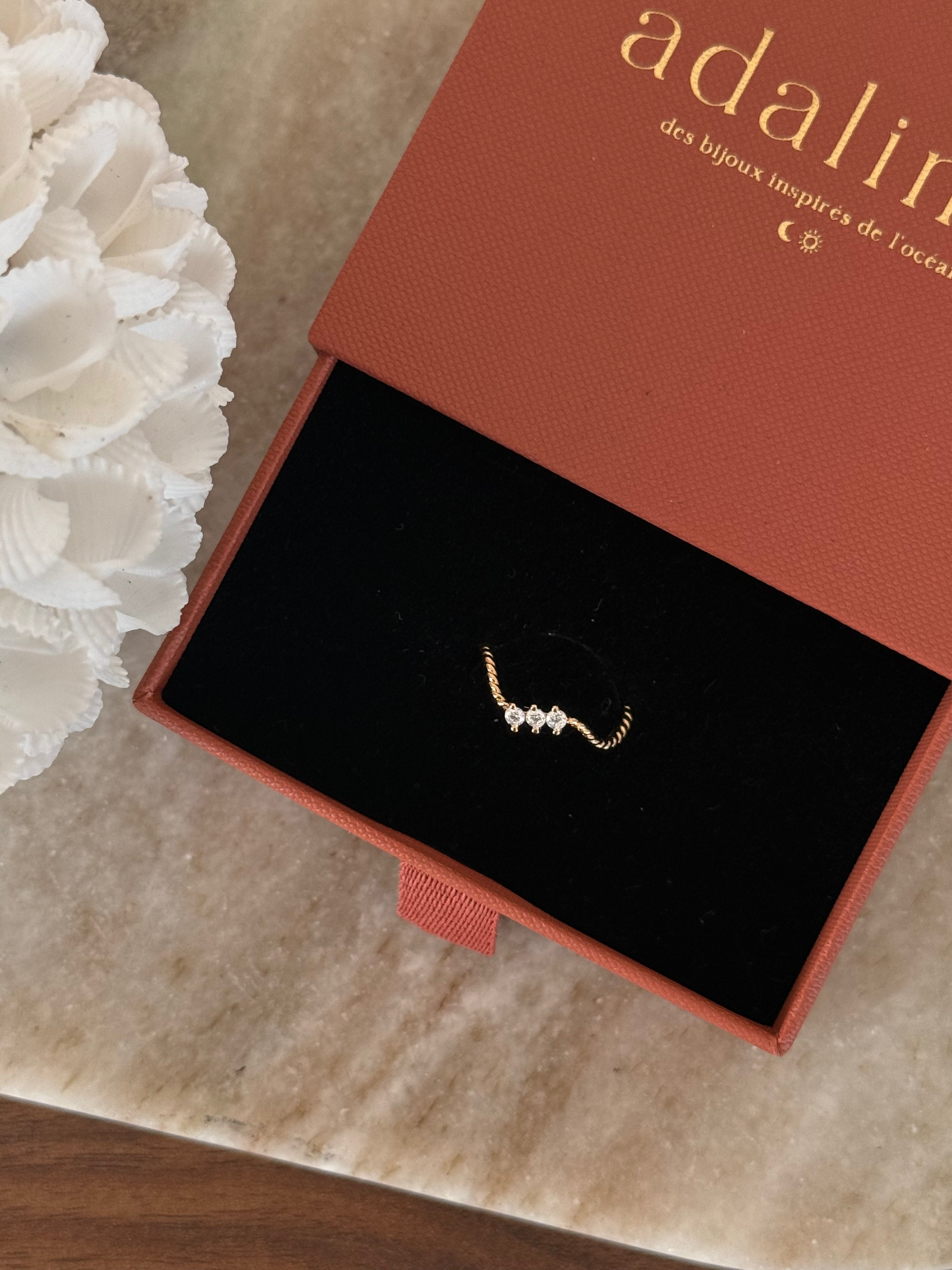 bague fine élégante pour femmes à strass