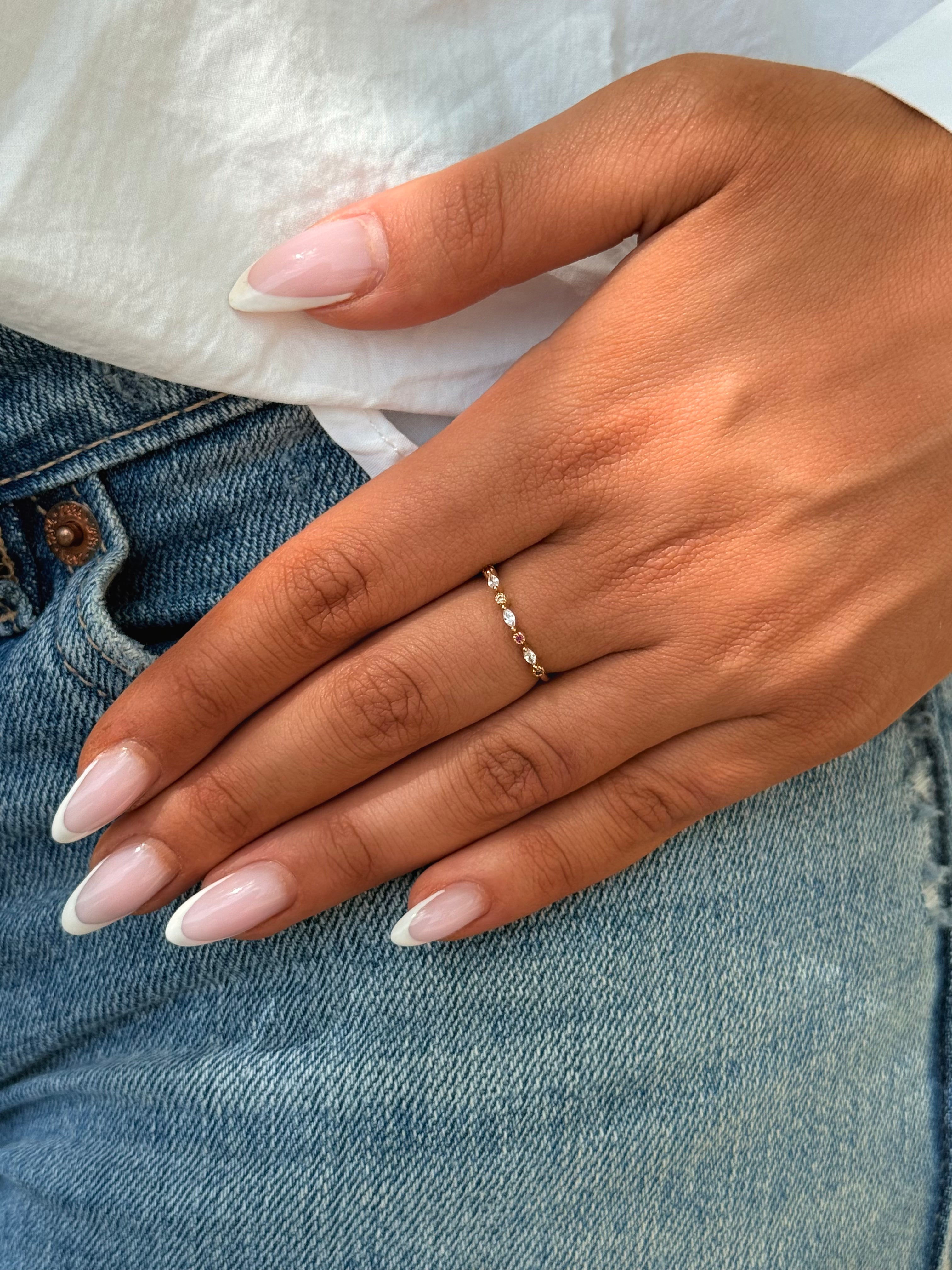 bagues fines et tendance pour femmes à strass