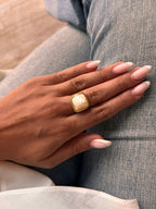 bague en acier inoxydable doré et nacre blanche 