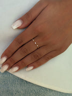 bague à strass dorée fine