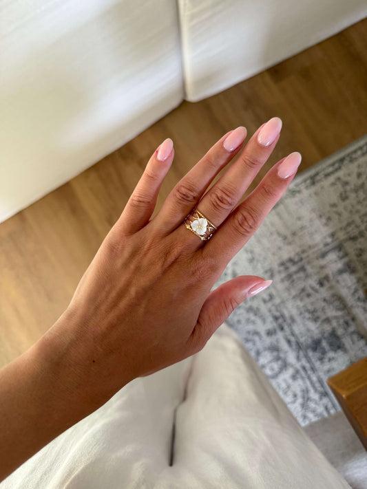 bague fleur nacre