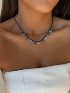 Collier Nehal en pierres naturelles et acier inoxydable doré – coloris Lapis Lazulli (bleu) – bijou Adalima
