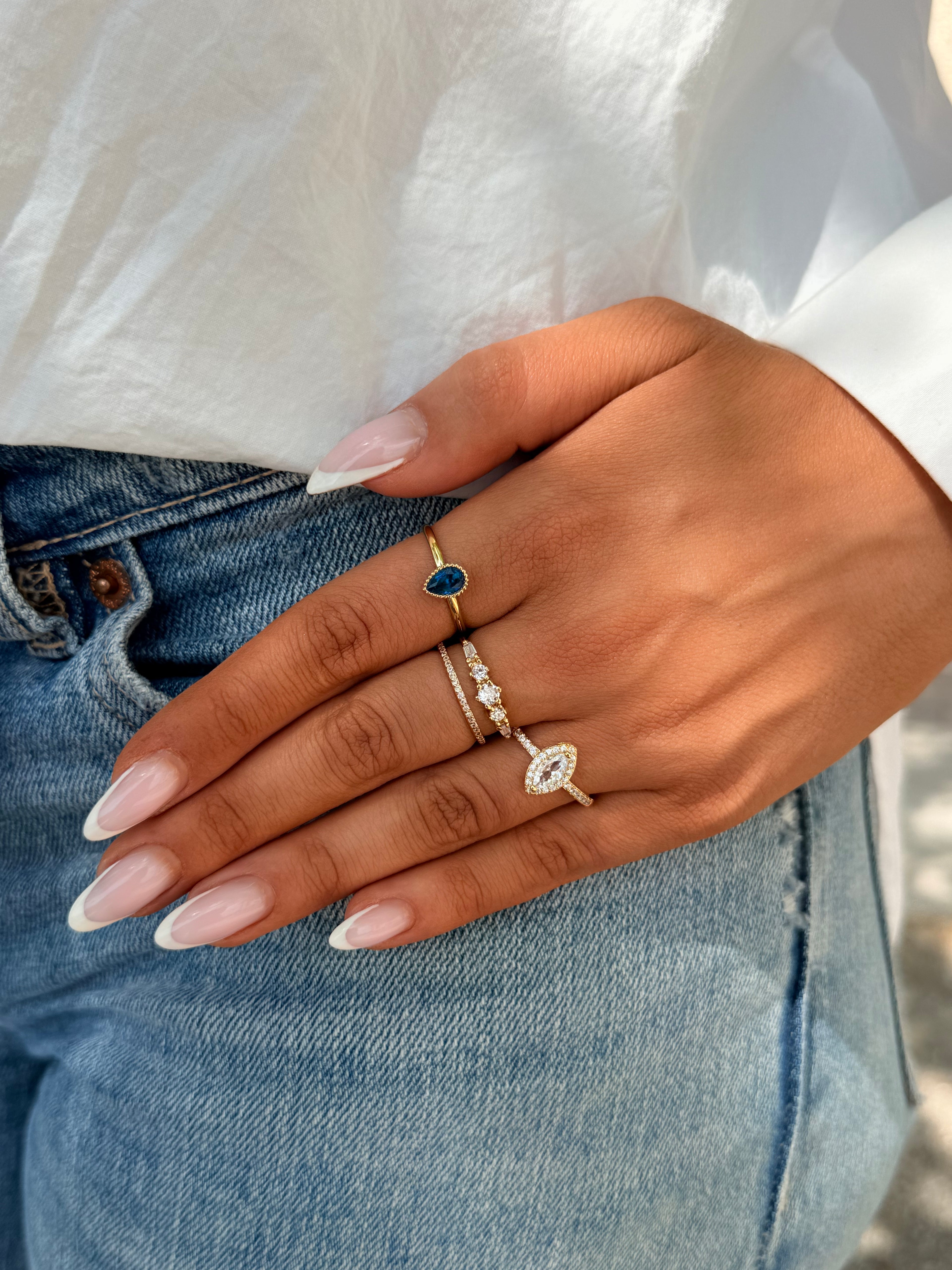 bagues colorées et à strass tendance
