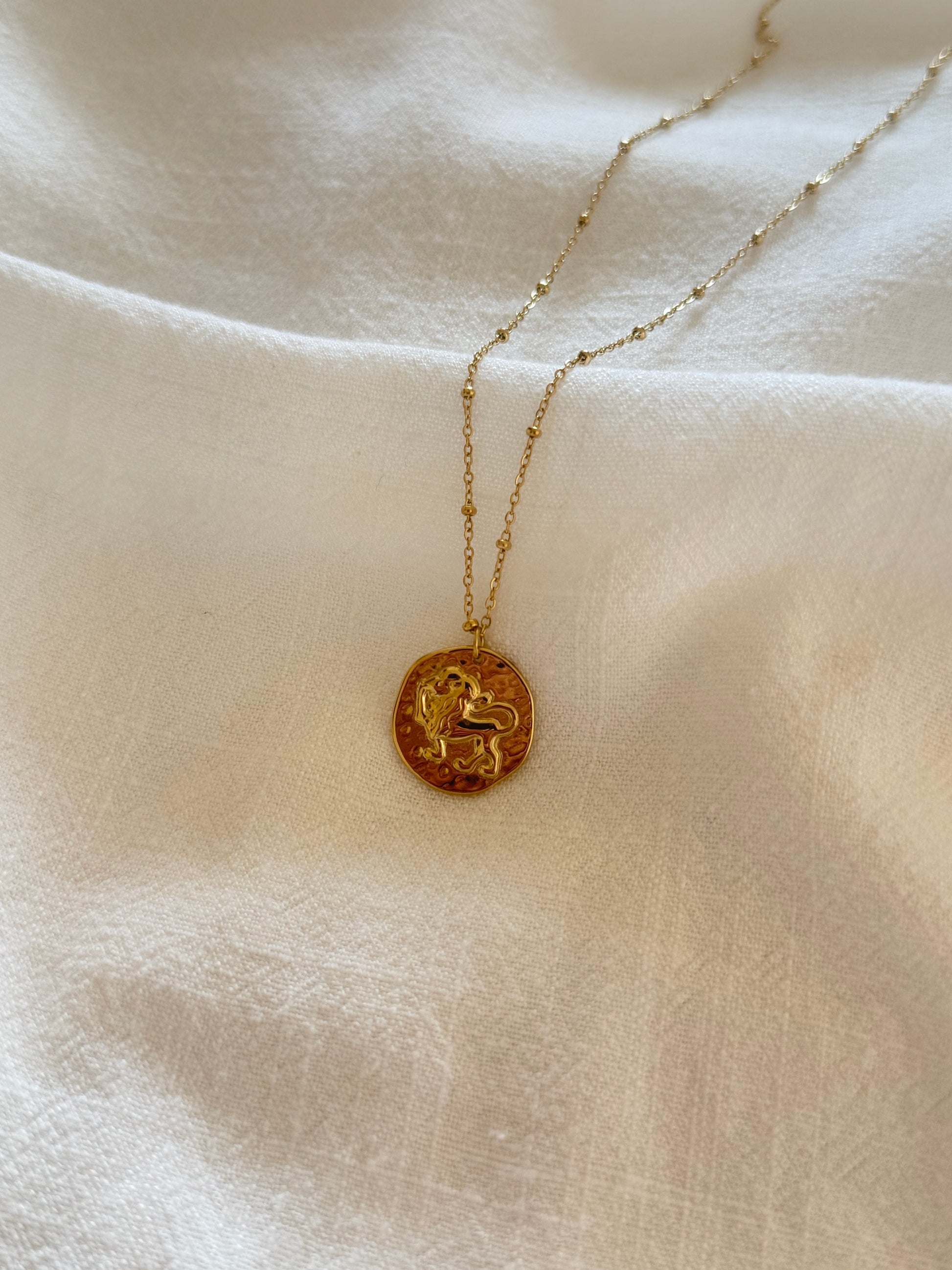 collier signe lion