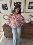 blouse à motifs florals aux nuances rosées