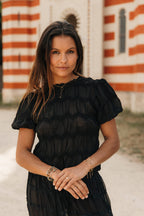 blouse brodée et en transparence noire