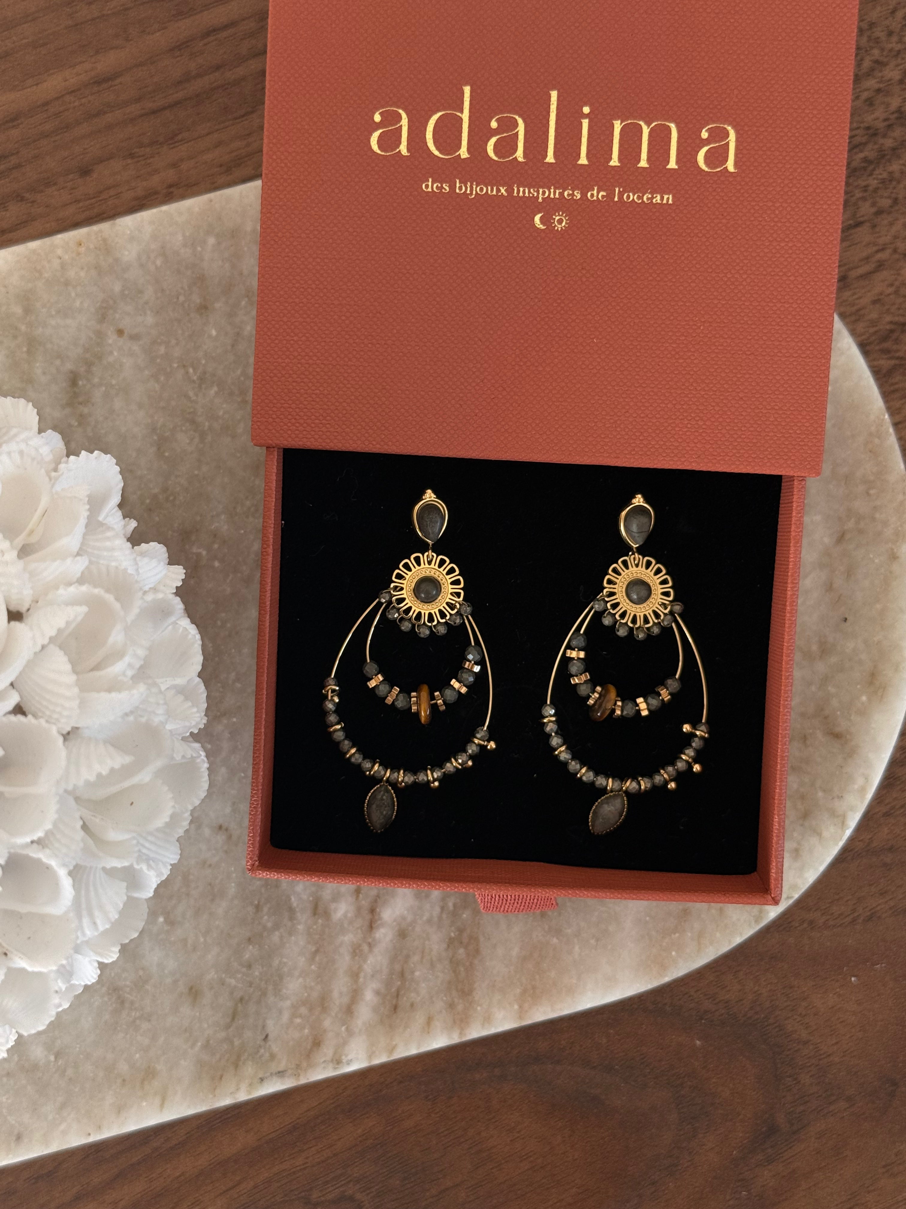 boucles d'oreilles aux formes géométriques et aux détails orientals pour femmes