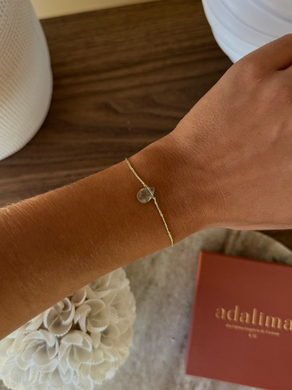 Bracelet Préa goutte de préhnite sur fil doré – bijou Adalima