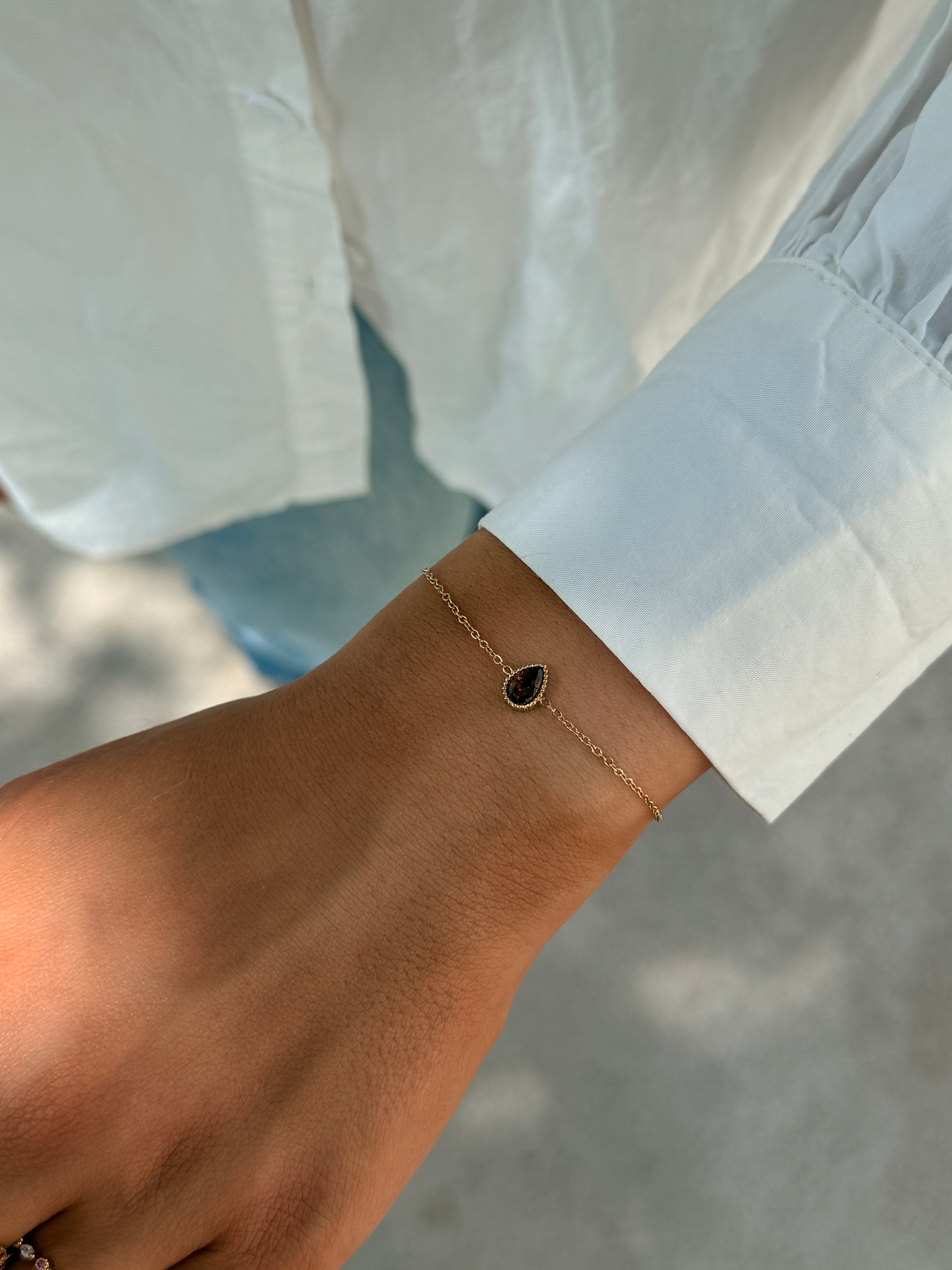 bracelet en acier inoxydable fin et minimaliste goutte marron