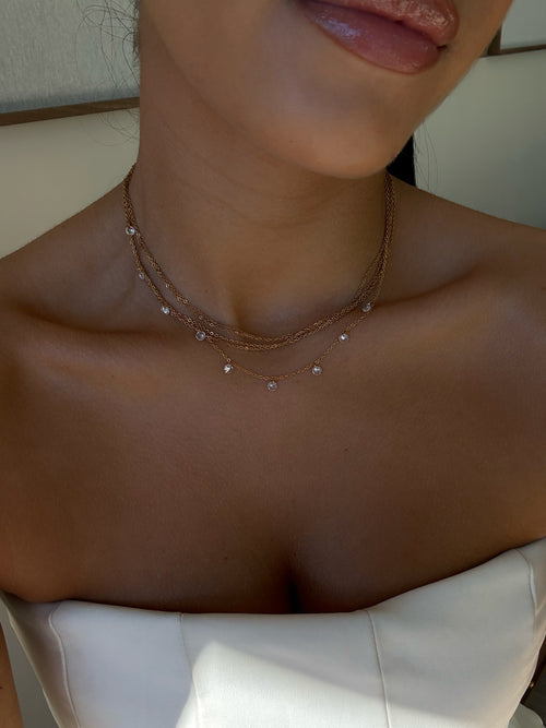 Collier Agathe chaînes entrelacées et strass – bijou Adalima