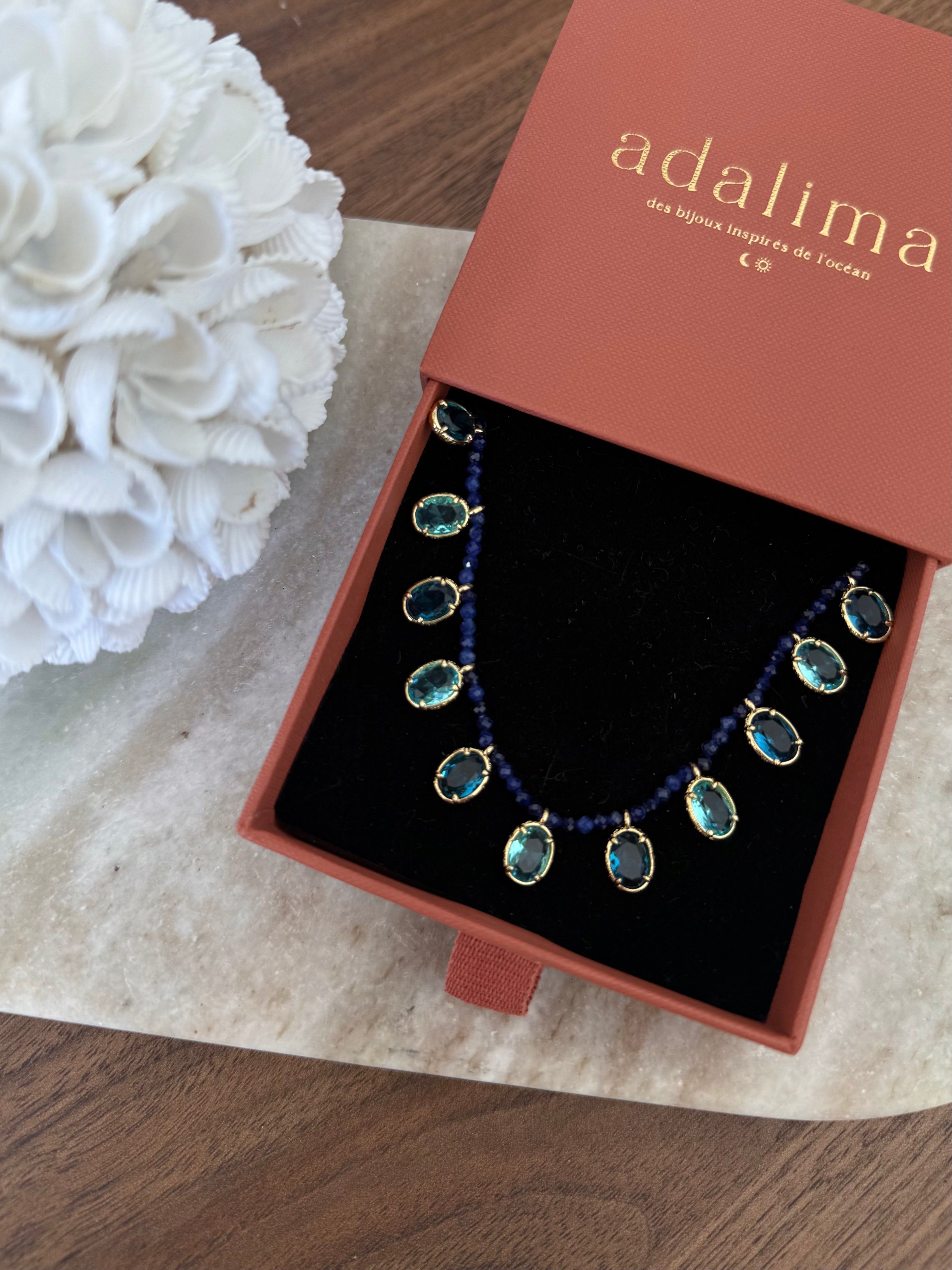 Collier Nehal en pierres naturelles et acier inoxydable doré – bijou Adalima