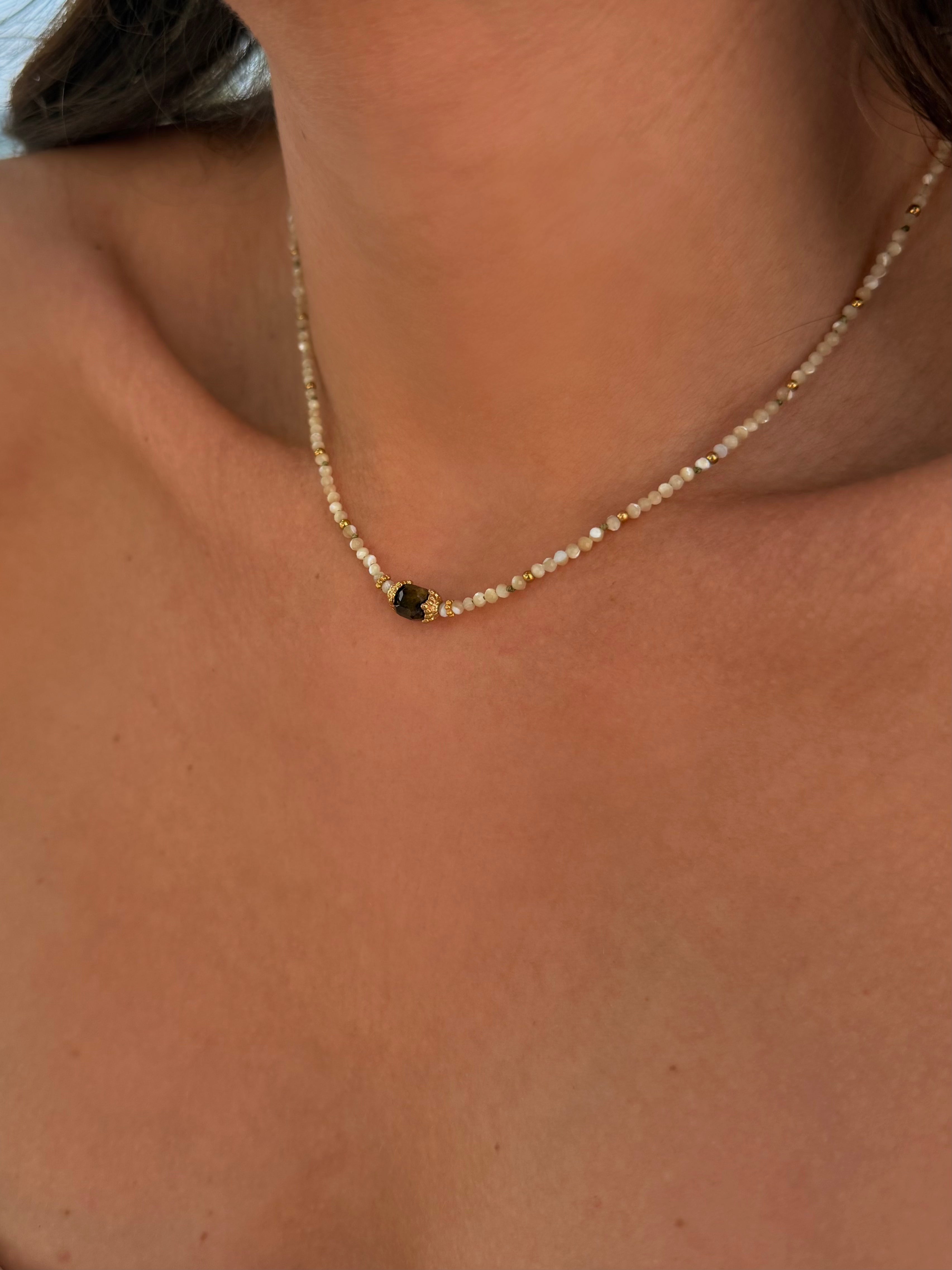 collier en pierres naturelle pour femmes