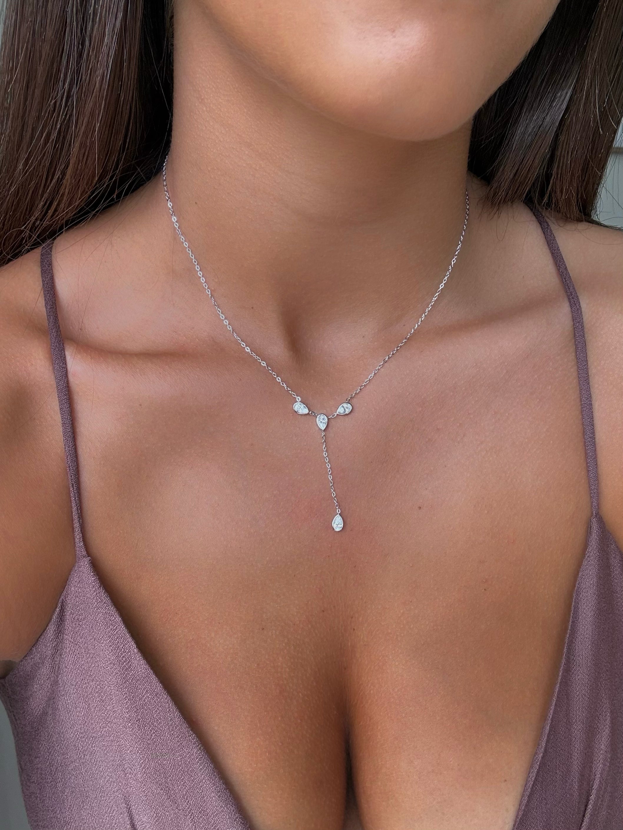 Collier pour femmes argenté à strass