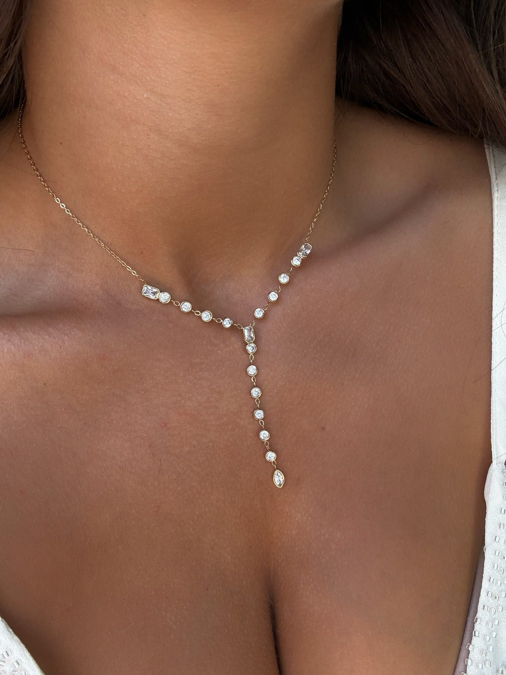 Collier élégant et délicat à strass 