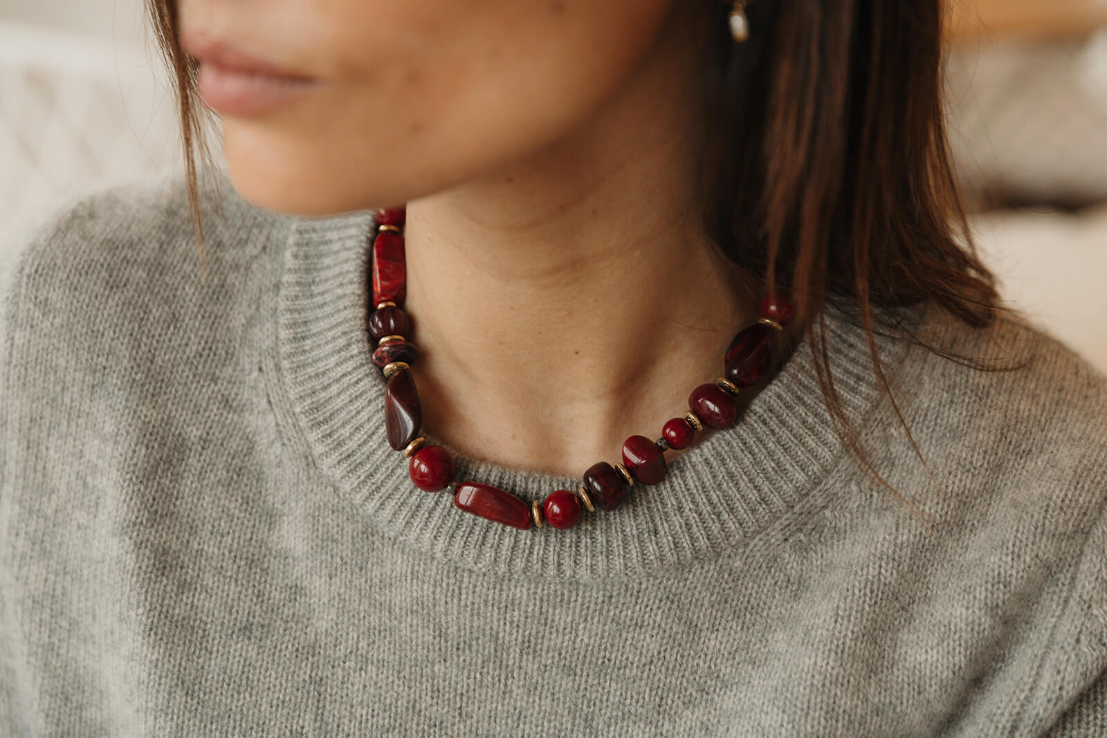 collier femme résine tendance