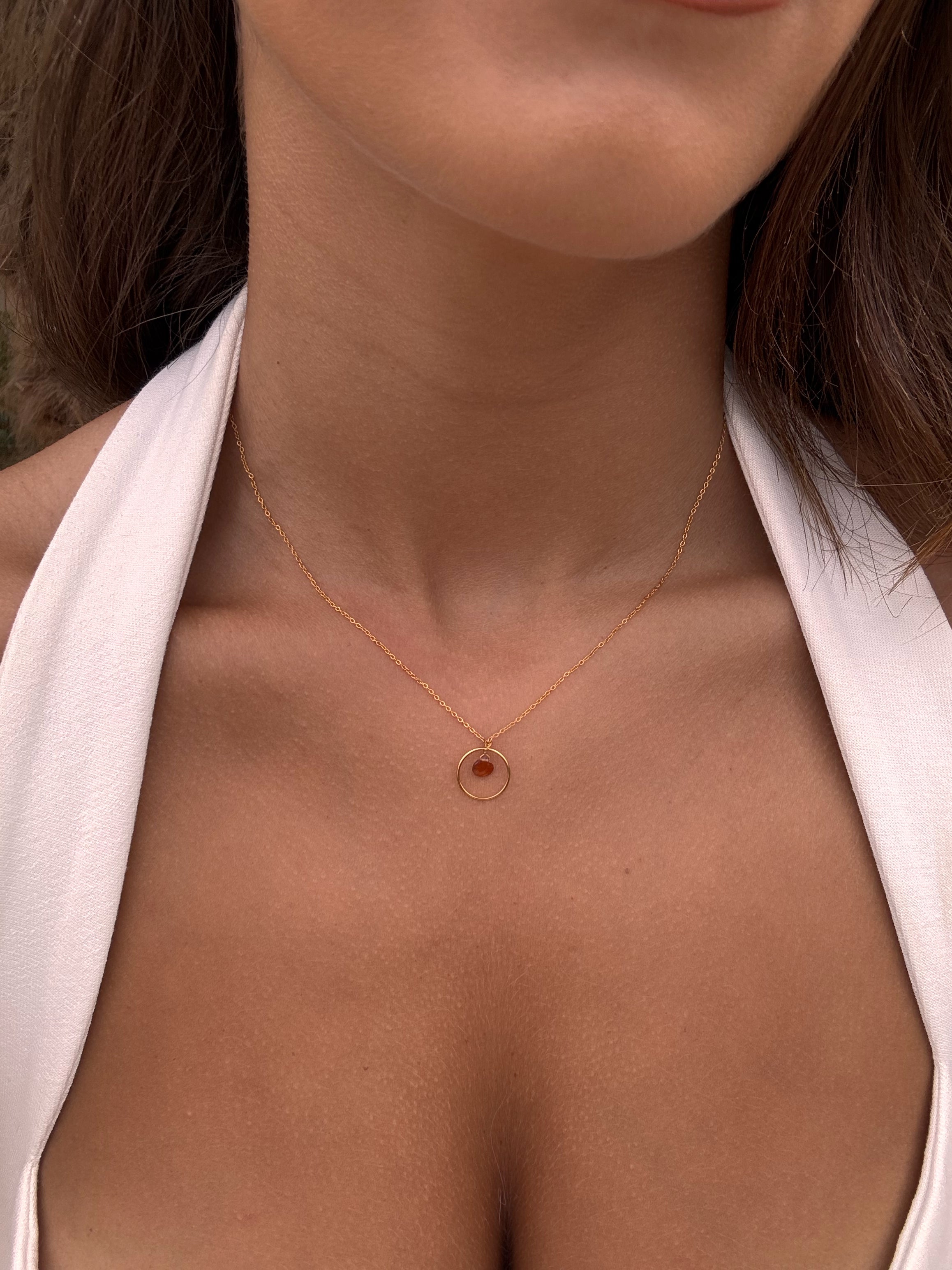 collier fin et discret pour femmes pierre naturelle