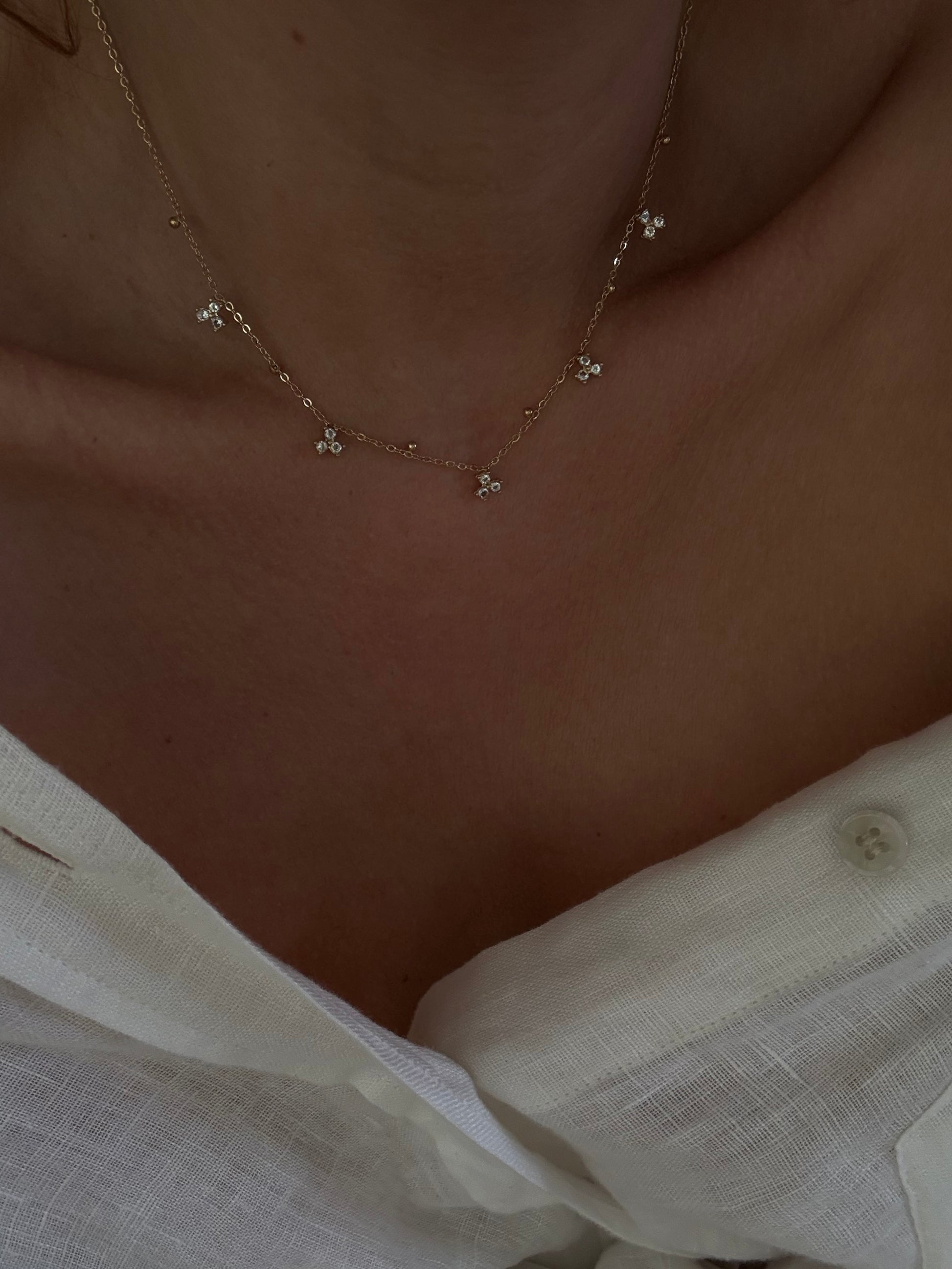 collier fin strass dore