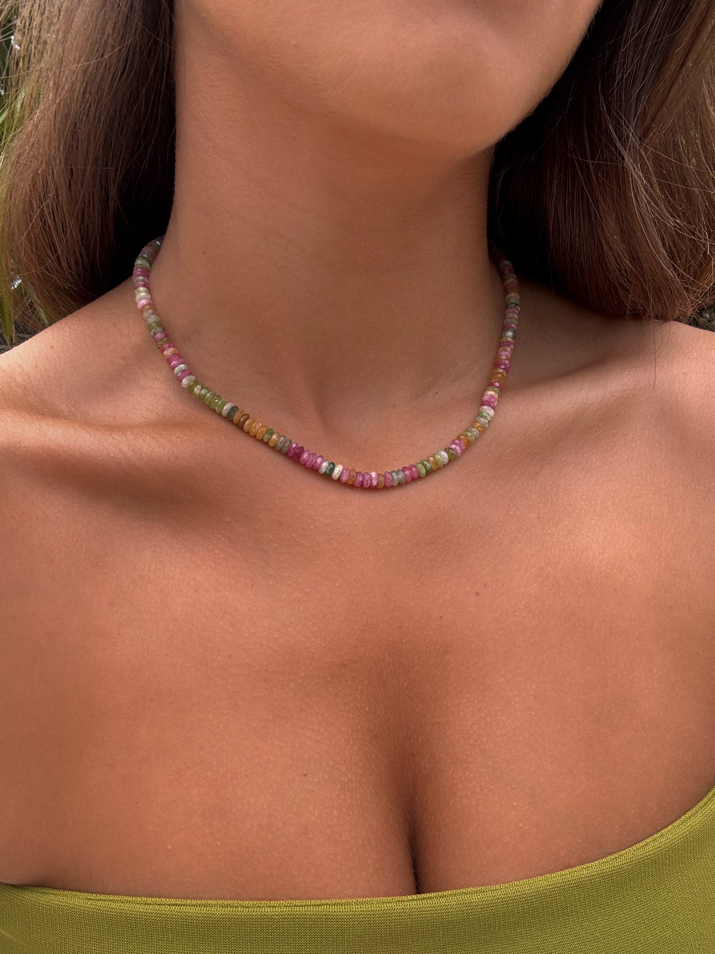 Collier pour femmes en acier inoxydable et en pierres naturelles
