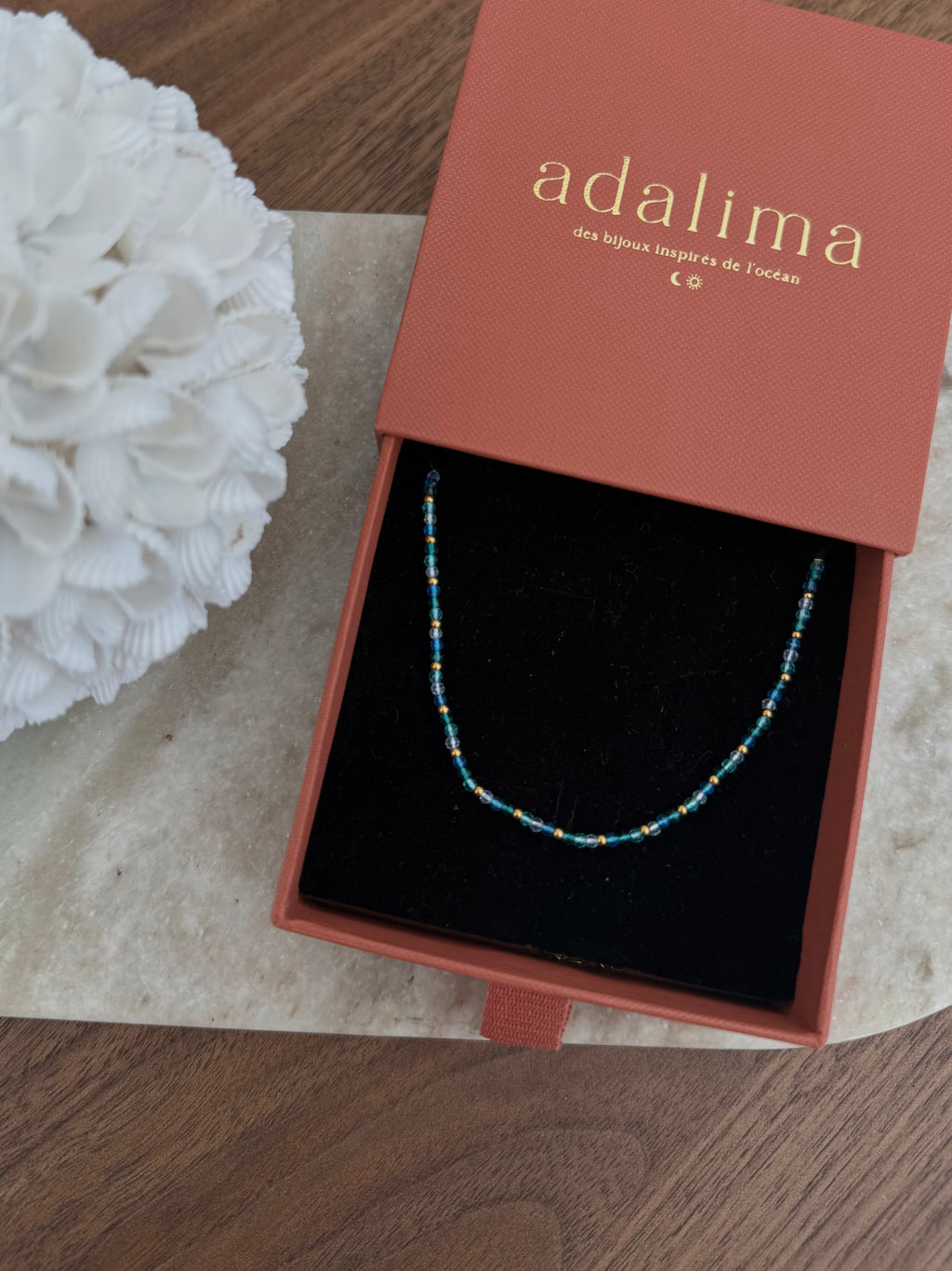 Collier Yaelle à perles, en acier inoxydable doré – bijou Adalima