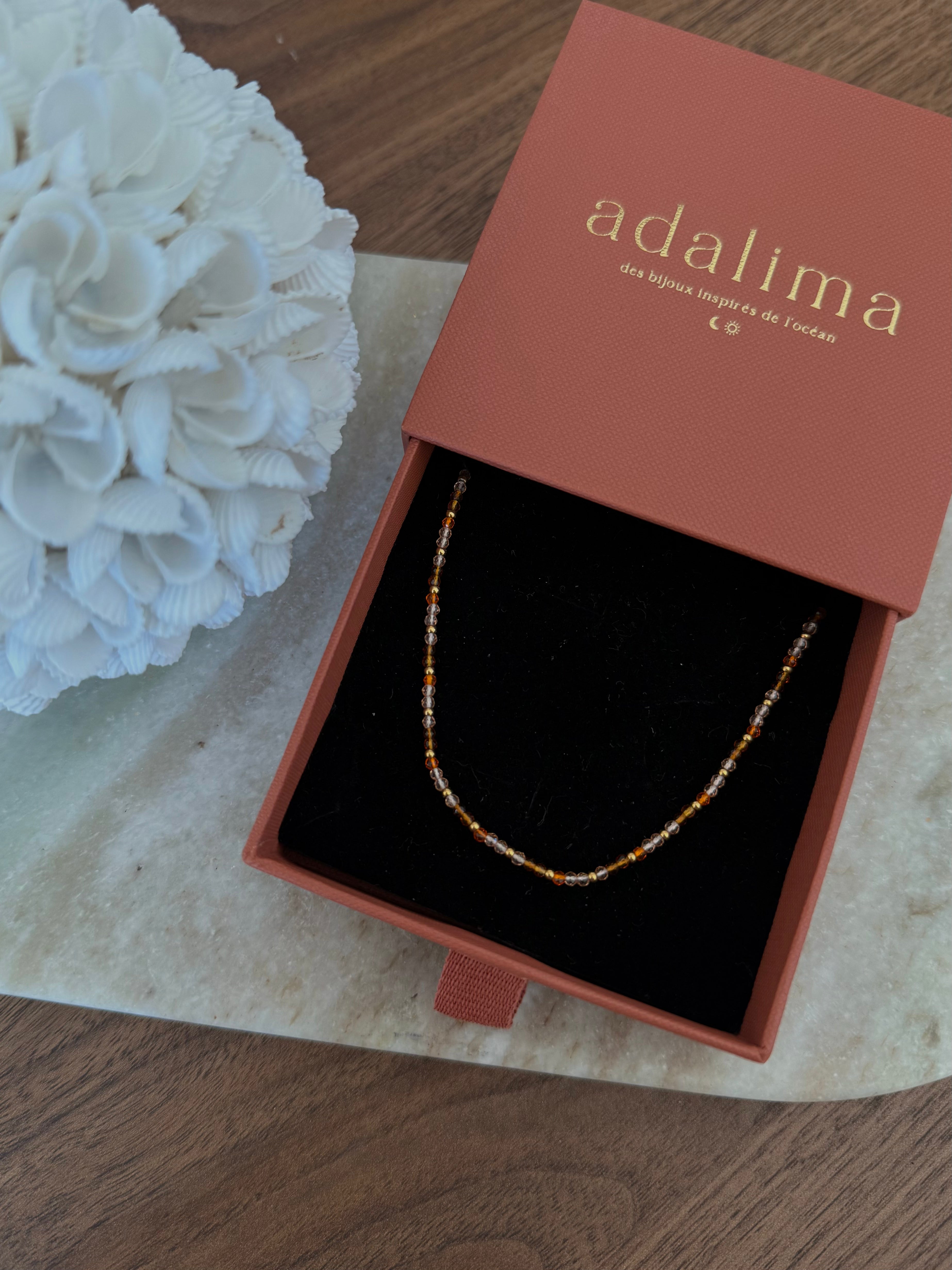 Collier Yaelle à perles, en acier inoxydable doré – bijou Adalima