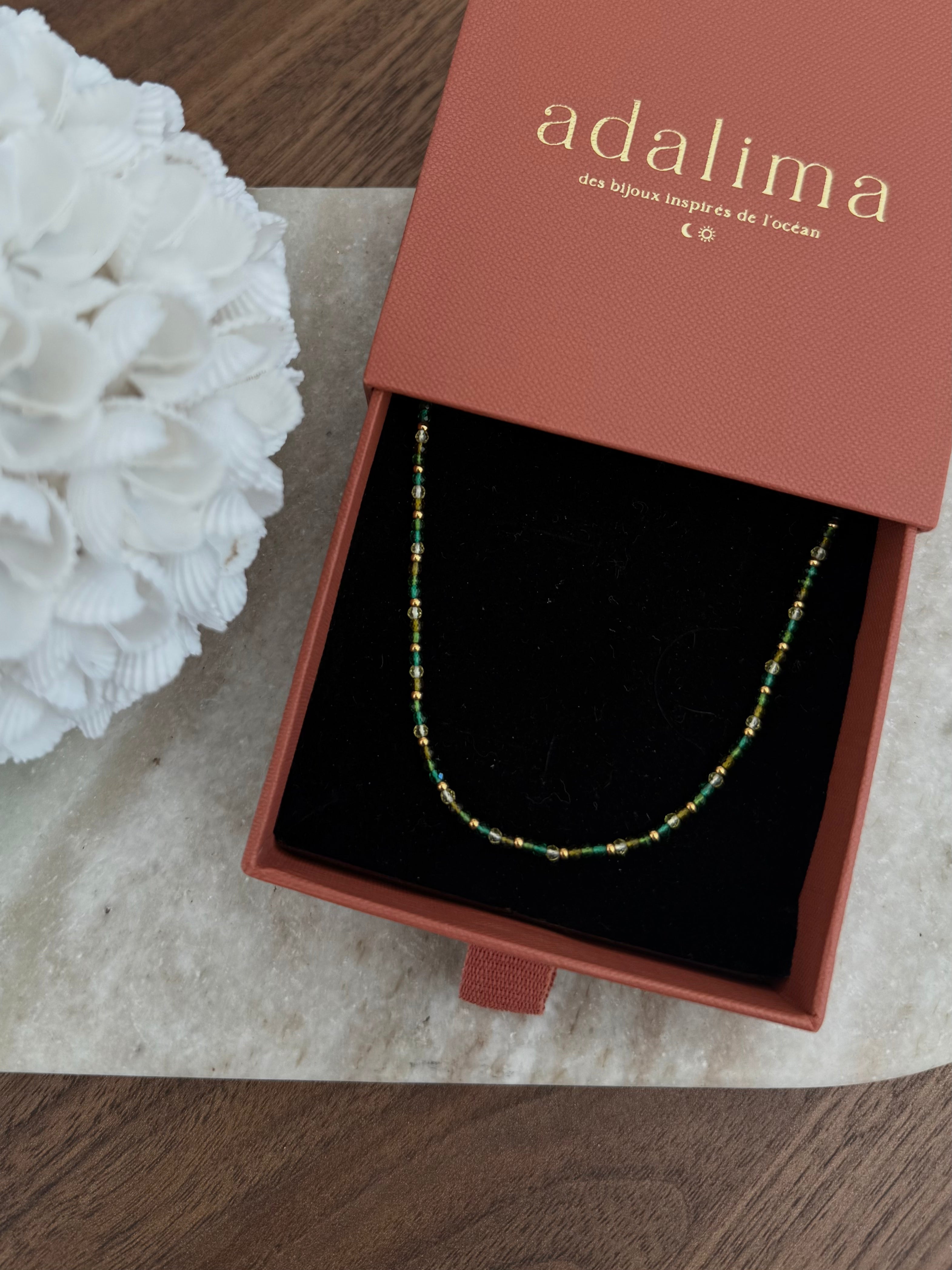 Collier Yaelle à perles, en acier inoxydable doré – bijou Adalima