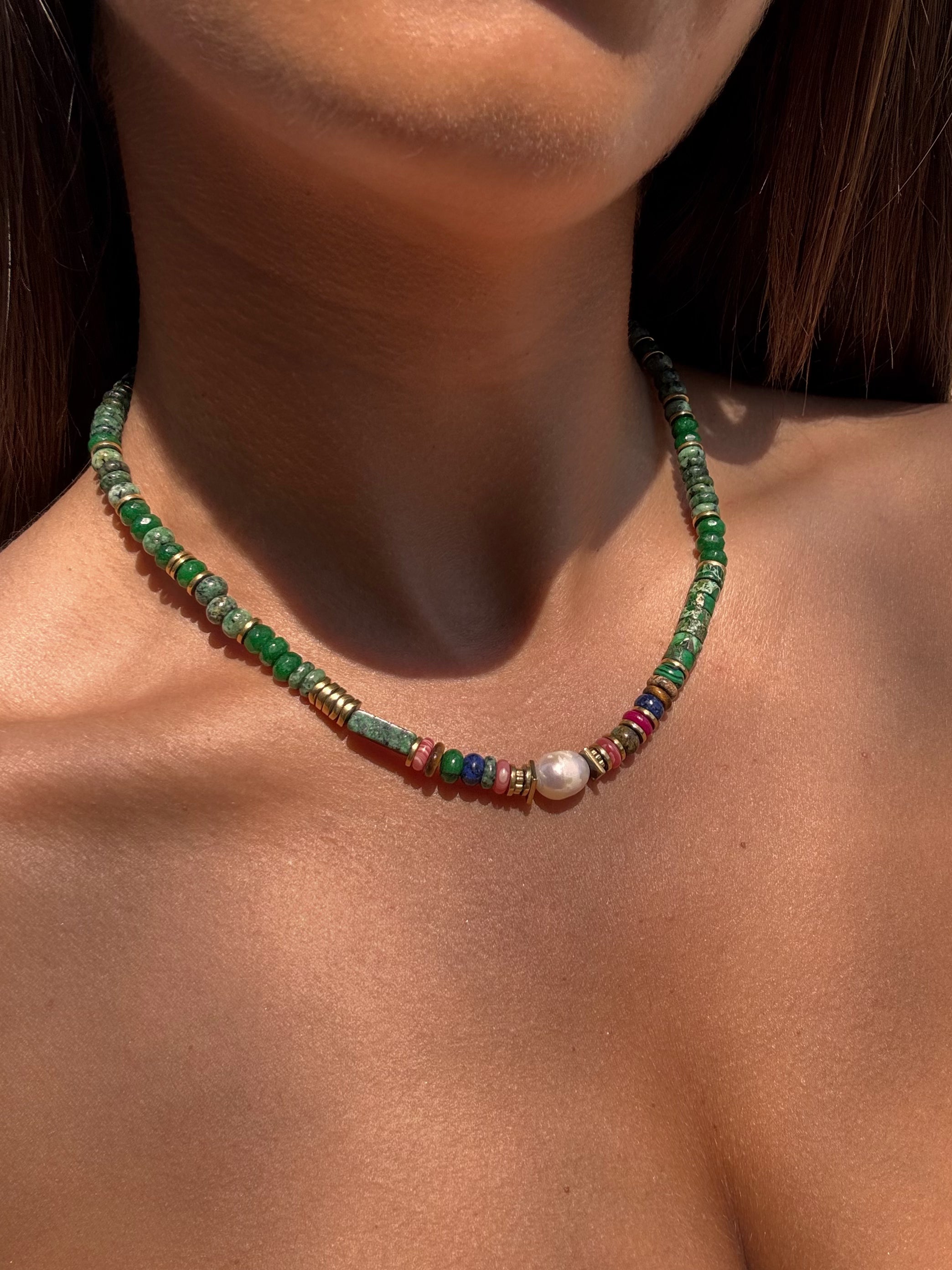 Collier en pierres colorés pour femmes