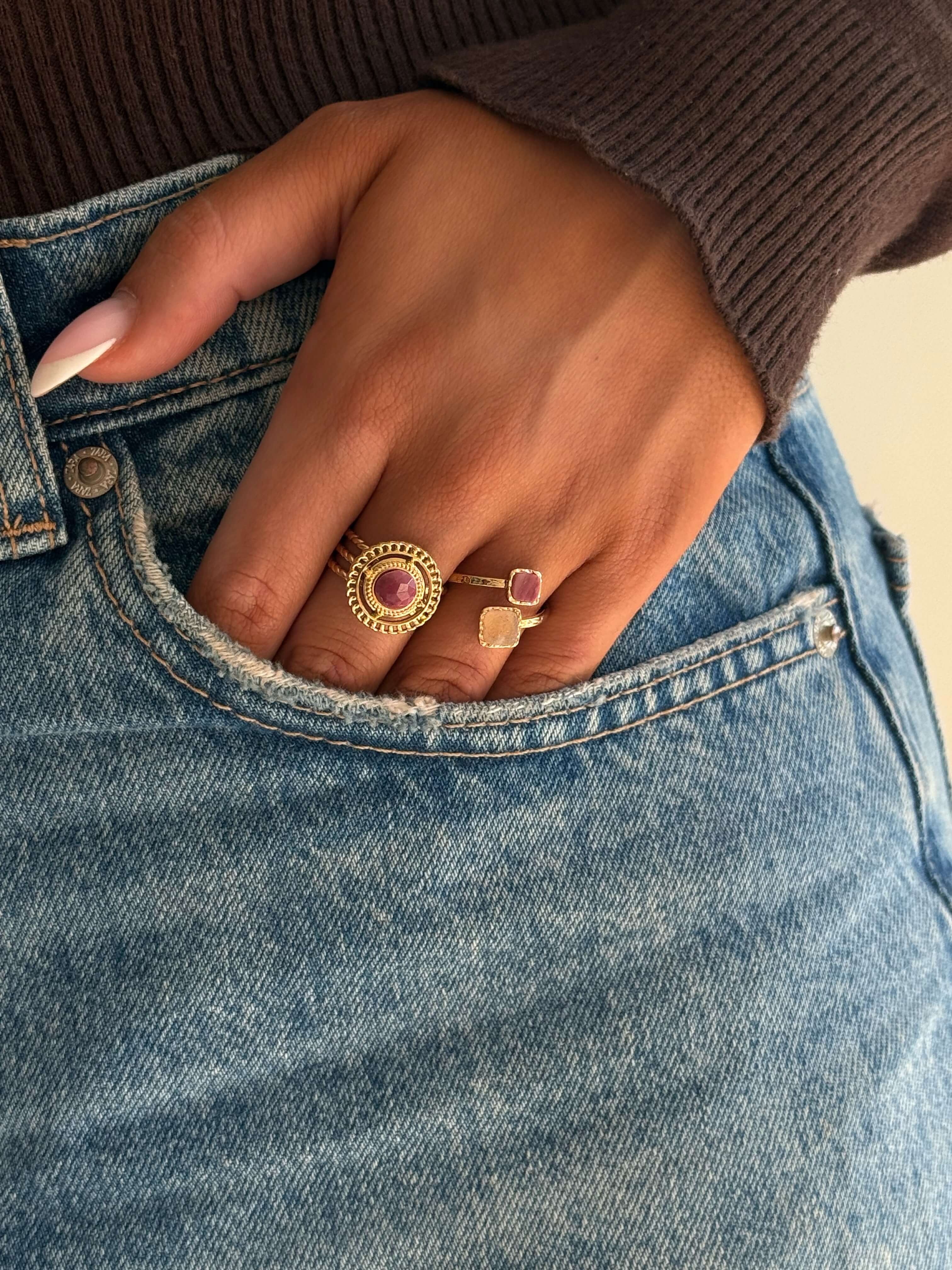 composition de bagues en acier inoxydable et pierre naturelle