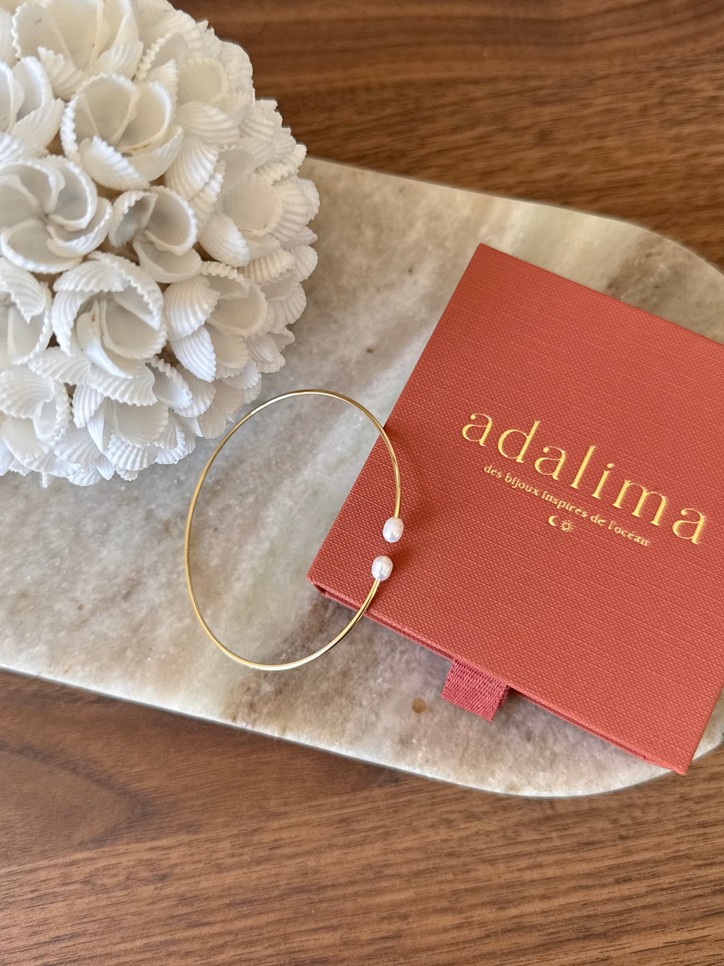Jonc Nora à perles, en laiton doré – bijou Adalima