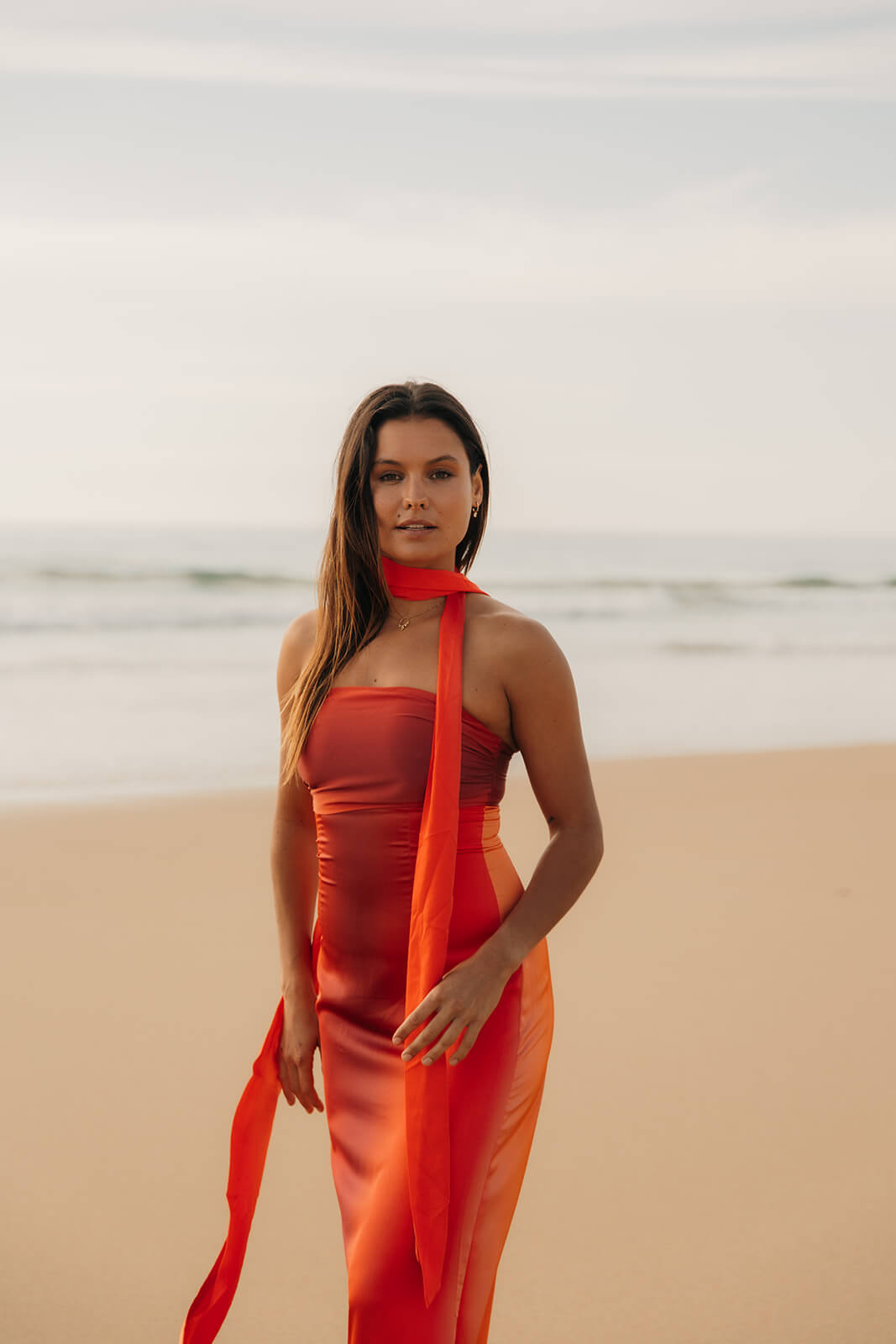 robe longue orange avec châle intégré 