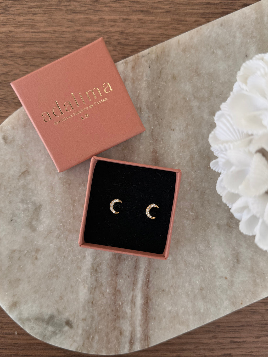 boucles d'oreilles minimalistes discretes