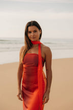 robe de soirée orange avec un châle intégré